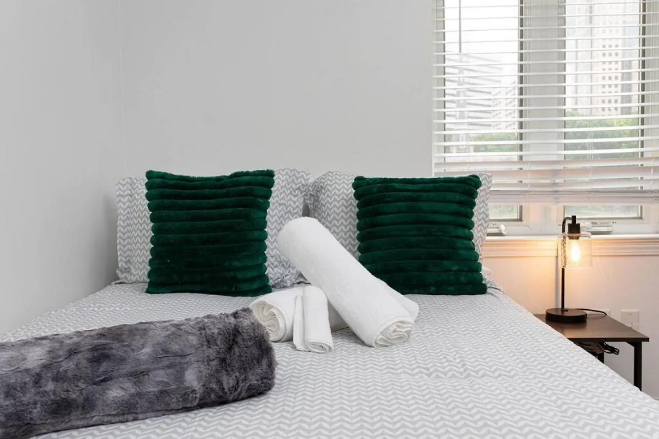 The Tar Heel - Stylish 4Br With City Views - Free Parking - Gym 夏洛特 0*,  美国